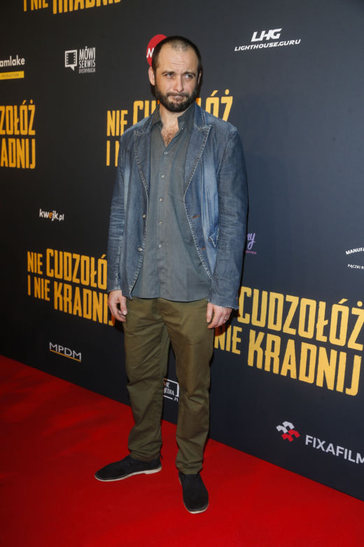 Gwiazdy na premierze filmu "Nie cudzołóż, nie kradnij". Julia Wieniawa zadaje szyku w drapieżnej stylizacji 