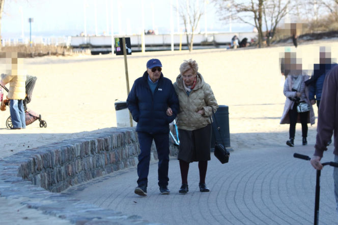 Stefan Friedmann z żoną na spacerze