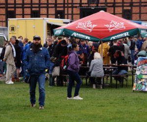 Festiwal Food Trucków 2021. Restauracje na kółkach zaparkowały na Wyspie Młyńskiej