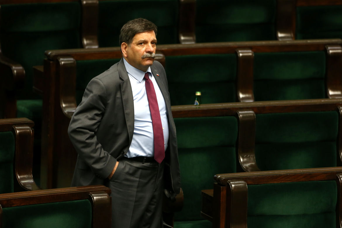 POSŁOWIE PiS PŁACZĄ NA OBNIŻKI UPOSAŻENIA