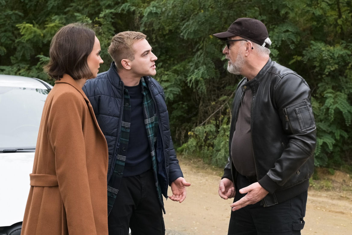 Pierwsza miłość odc. 3922. Melka (Ewa Jakubowicz), Kamil Biały (Igor Paszczyk), Jewgienij (Eugeniusz Malinowski)