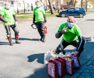 Koronawirus w Trójmieście. Jeżdżą na motorach i pomagają seniorom