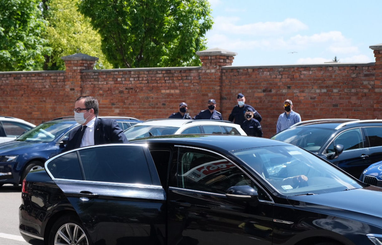 Politycy PiS zjeżdżają do Kaczyńskiego do centrali partii