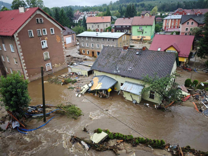 Pękła tama, fala zalała miasto. Dwa lata od koszmaru na Dolnym Śląsku. "Dzieci płakały"