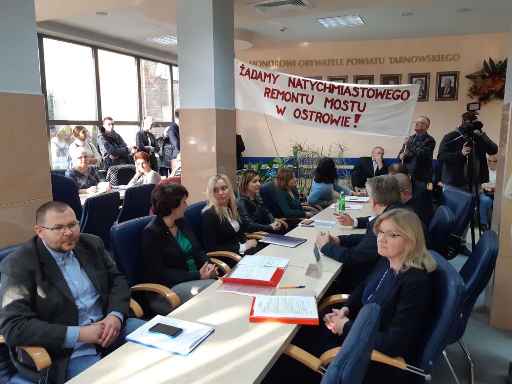 Mieszkańcy Wierzchosławic są WŚCIEKLI. Żądają naprawy mostu 