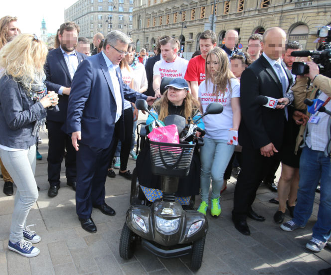 PIS NASYŁA DZIAŁACZY NA KOMOROWSKIEGO.