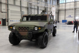 Program San to antydronowy „szwajcarski scyzoryk”? Premier i Szef MON na podpisaniu umowy