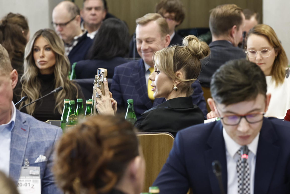 Niebywałe, do czego poseł PiS porównał strzelanie petardami. Doda aż złapała się za głowę! Szok