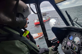 Pilna ewakuacja na pełnym morzu. Wojskowy śmigłowiec ruszył do akcji nad Bałtykiem