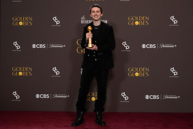 Pamela znów jest blondynką! Zobacz kreacje ze Złotych Globów