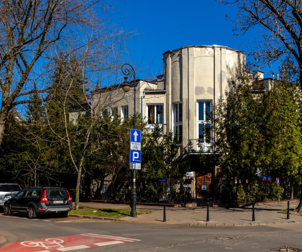 Dom przy Obrońców 25 na Saskiej Kępie
