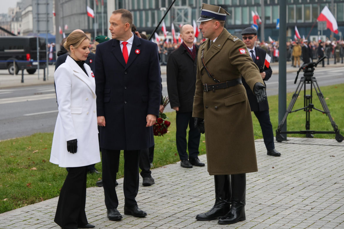 Kaczyńska z rodziną i Nawrockimi uczciła pamięć ojca