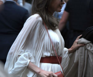Angelina Jolie bez stanika