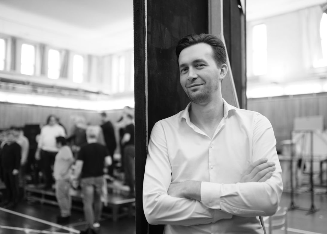 "Dziewczyna z Dzikiego Zachodu" Giacomo Pucciniego. Zdjęcia z prób reżyserskich