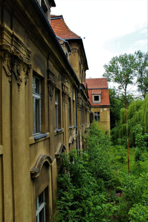 Pałac Rechenbergów w Sławie lata świetności ma już za sobą. Niszczeje i straszy! 