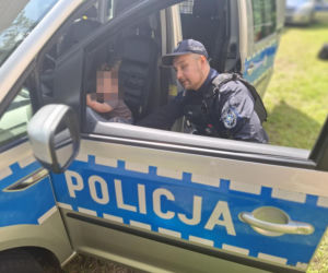 Zatrzymał groźnego przestępcę, przez sąd dostaje połowę pensji. Policjant, żeby żyć, dorabia w Żabce! Niewyobrażalny skandal