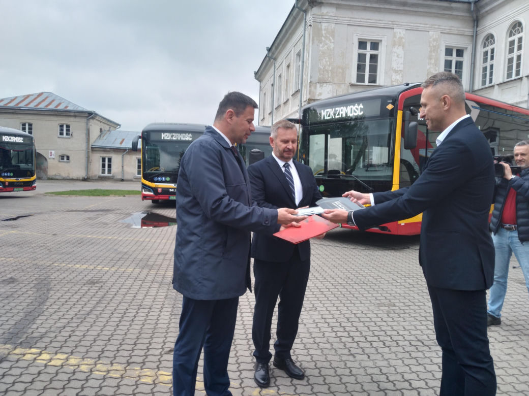 Przekazanie nowych autobusów