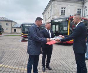 Przekazanie nowych autobusów