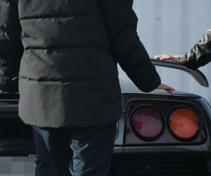 Maciej Musiał najpierw pieści auto, potem dziewczynę