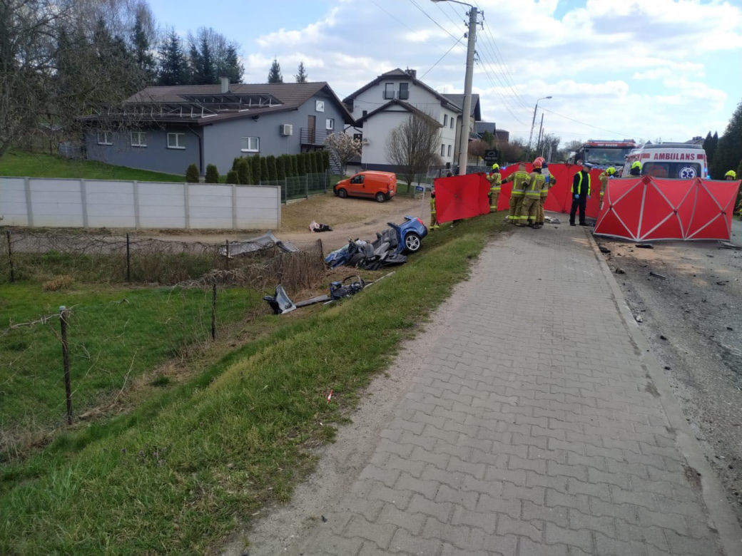 Wypadek w Rogowie.Nie żyje kierowca osobówki