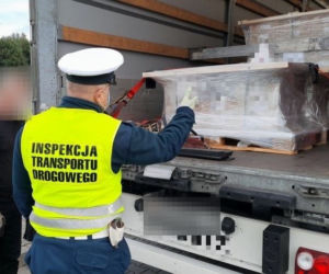Ciężarówka z niezabezpieczonym ładunkiem zatrzymana przez ITD