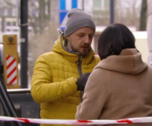 	O mnie się nie martw 2 sezon odc. 12. Krzysiek (Paweł Domagała), Irenka (Hanna Śleszyńska)