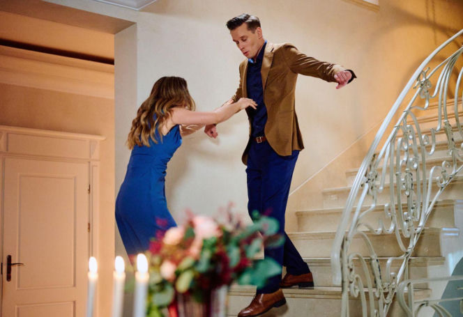 Na Wspólnej, odcinek 4174: Prowokacja Kaliny w dniu ślubu kończy się dramatycznym upadkiem ze schodów - ZDJĘCIA