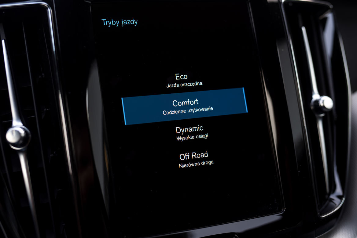 Volvo XC60 B4 Mild Hybrid FWD AT8 Momentum