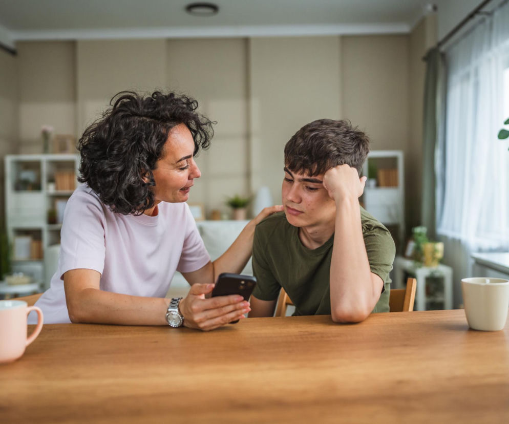 Kontrolujesz telefon dziecka? To może zniszczyć zaufanie szybciej niż myślisz