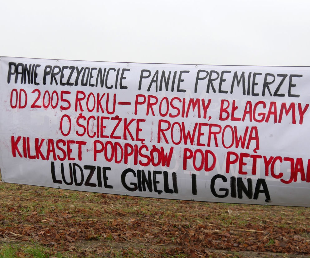 Mieszkańcy nie mogą doprosić się o bezpieczną drogę! WYWIESILI kilometry transparentów 
