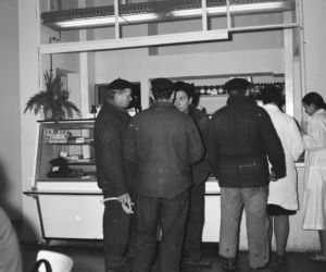 QUIZ PRL. Czy się stoi, czy się leży, trzy tysiące się należy. Tak pracowano w PRL-u