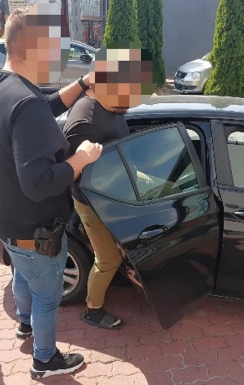 Kibolska burda na osiemnastce. W akcji policja, 5 osób zatrzymanych