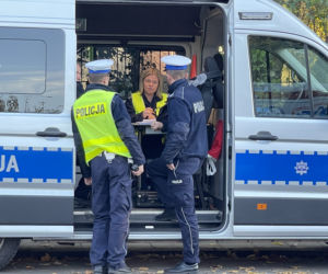 Dzieci zmiecione z pasów na Pradze-Północ. Kobieta za kierownicą