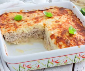 Zapiekanka z tartych ziemniaków i mięsa mielonego: instrukcja krok po kroku