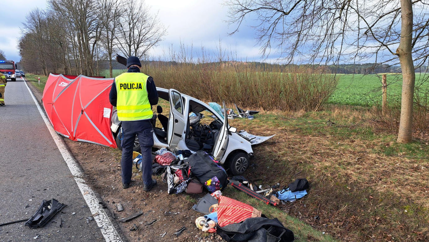 Tragiczny wypadek niedaleko Bytowa. Kierowca zginął na oczach żony