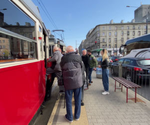 Niezwykły tramwaj z powstańcami. Wycieczka po Warszawie jak przed wojną