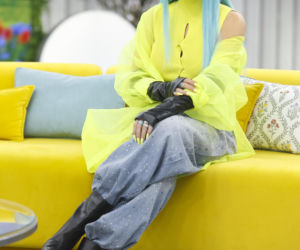 Cleo w niebieskich włosach