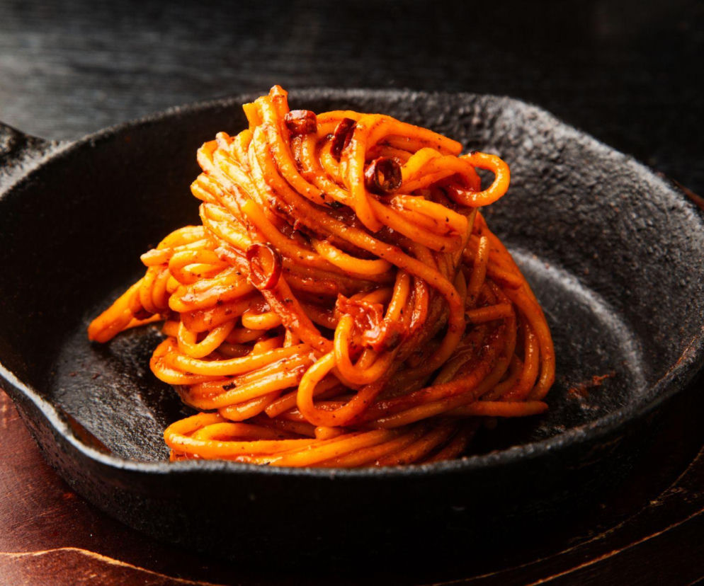 Spaghetti all’assassina – „zabójcze” spaghetti z Bari, które robi furorę w sieci