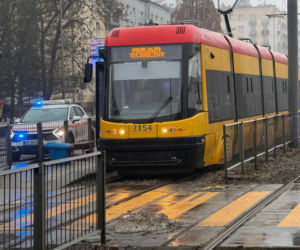 Pasażer zmarł w tramwaju na Ochocie. Na miejscu pracowały służby