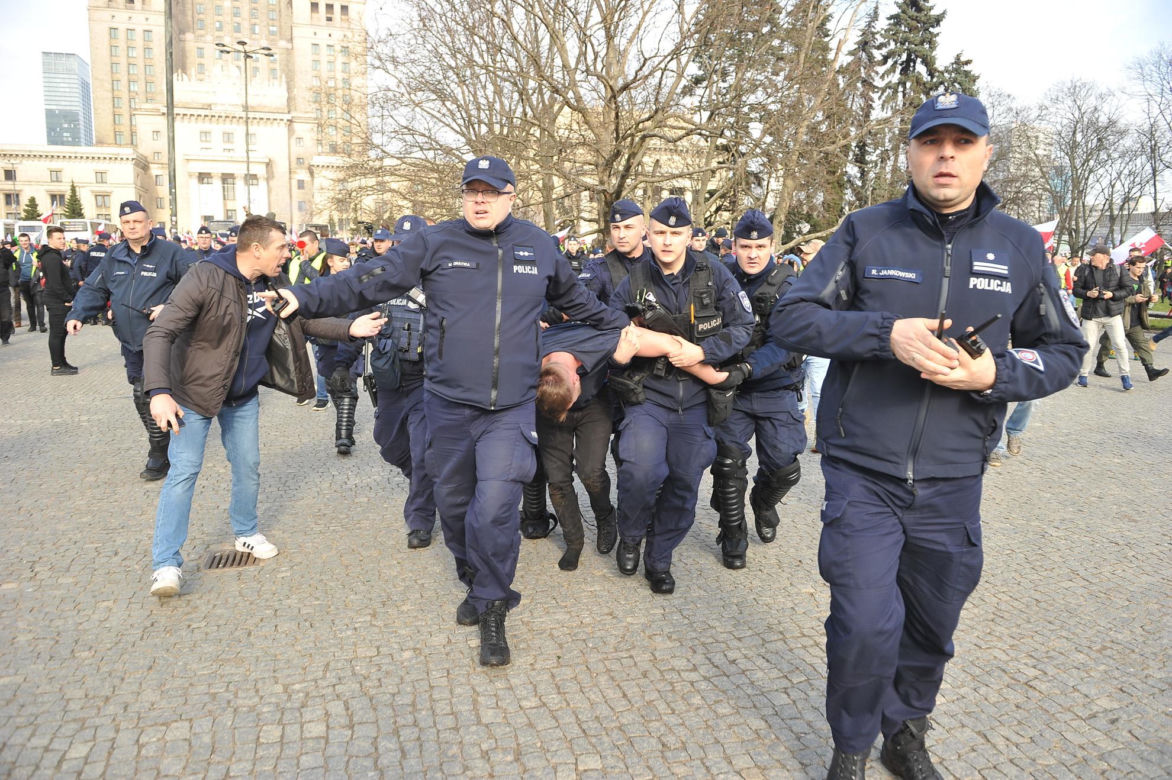 Protest Rolników w Warszawie, gorąco pod PKiN