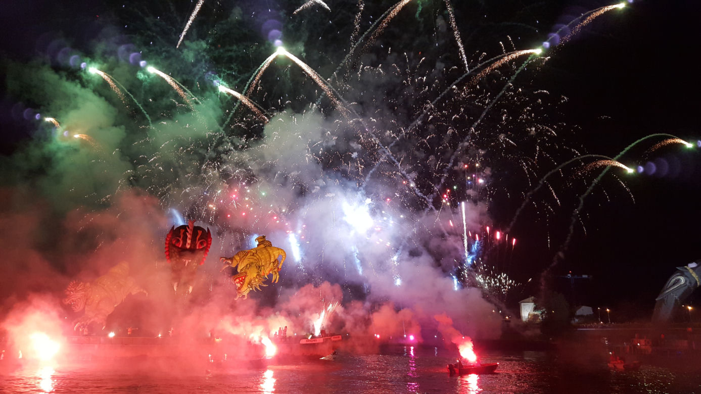 Parada Smoków 2016: Wielkie Widowisko Plenerowe na Wiśle [GALERIA ZDJĘĆ, WIDEO]