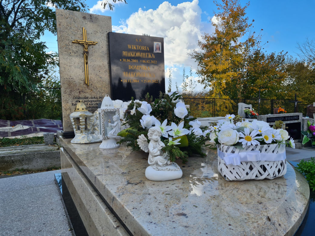 Para narzeczonych zmarła w Holandii. Napisy na grobach Wiktorii i Konrada sprawiają, że pęka serce 