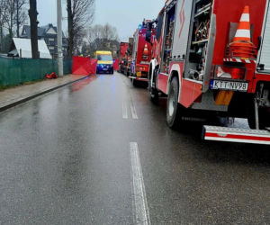 Potworna kraksa osobówki z ciężarówką. Nie żyje poszkodowany mężczyzna