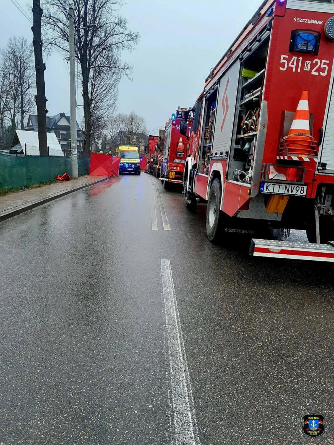 Potworna kraksa osobówki z ciężarówką. Nie żyje poszkodowany mężczyzna