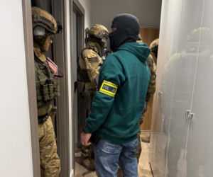 Policjanci stołecznego Wydziału do walki z Terrorem Kryminalnym i Zabójstw zatrzymali sprawców brutalnego rozboju, do którego doszło w czerwcu 2023 roku na warszawskiej Białołęce