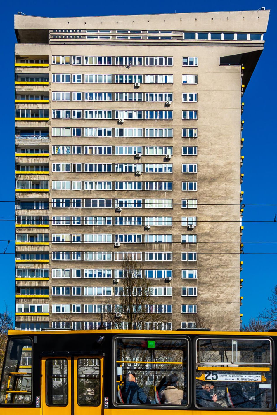Blok Młotek na Smolnej 8 w Warszawie