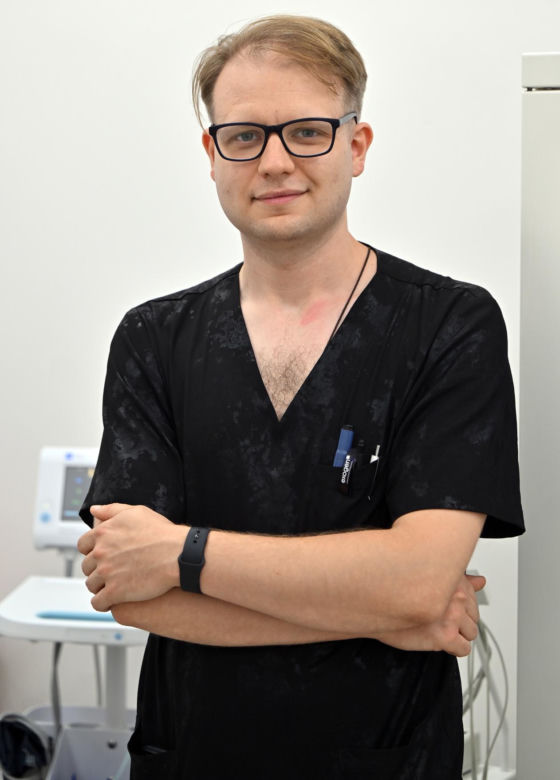 W 5 Klinicznym Szpitalu Wojskowym  Krakowie przyszyli panu Markowi kciuk