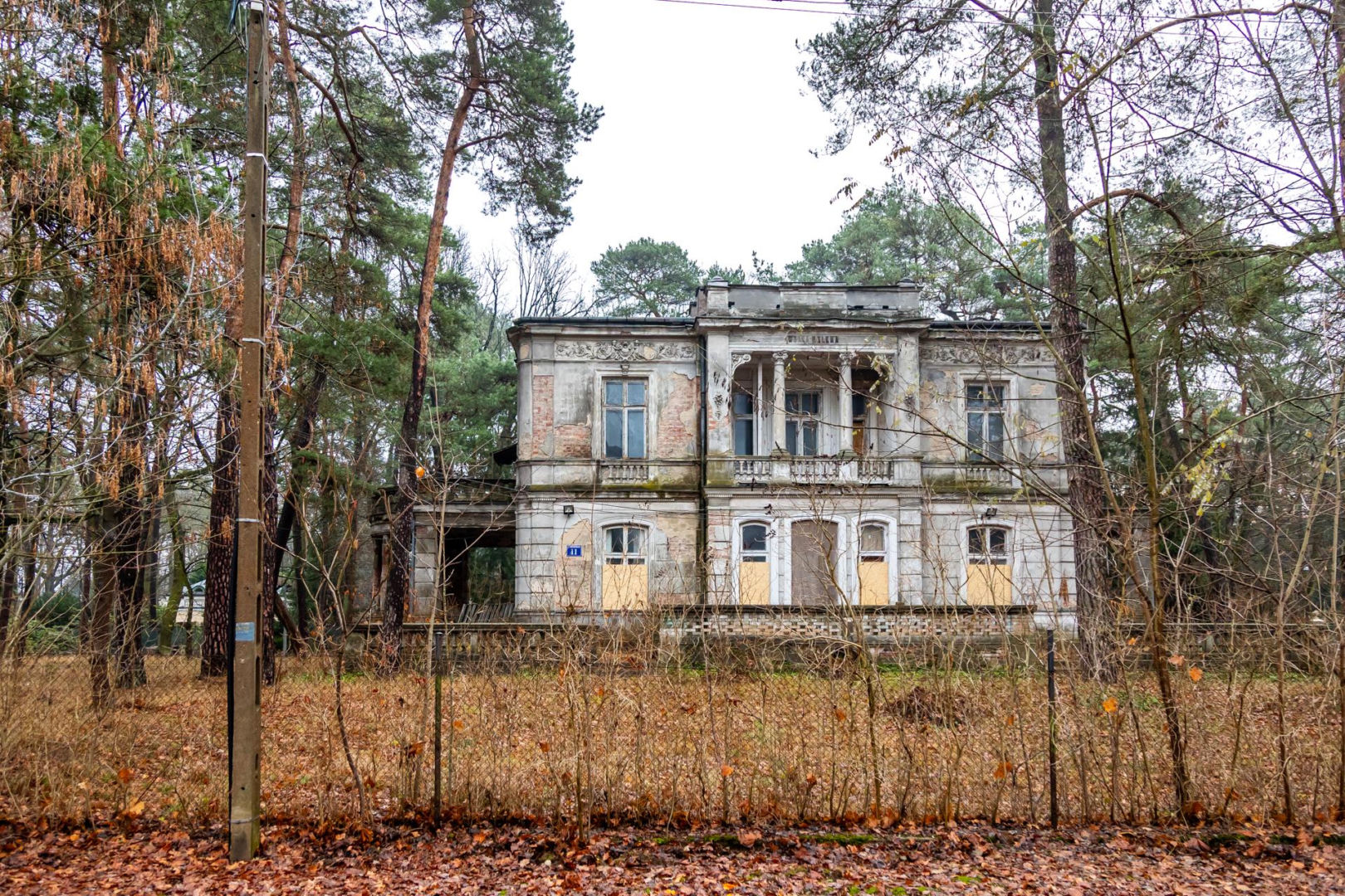 Opuszczona willa w Konstancinie