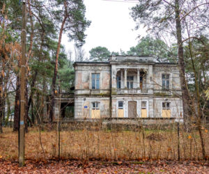 Opuszczona willa w Konstancinie