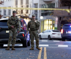 Strzelanina przy Białym Domu! Żołnierze walczą o życie! Wiemy, kim jest agresor